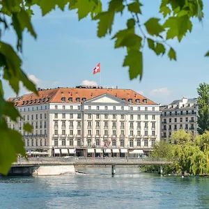 Four Seasons Des Bergues Отель