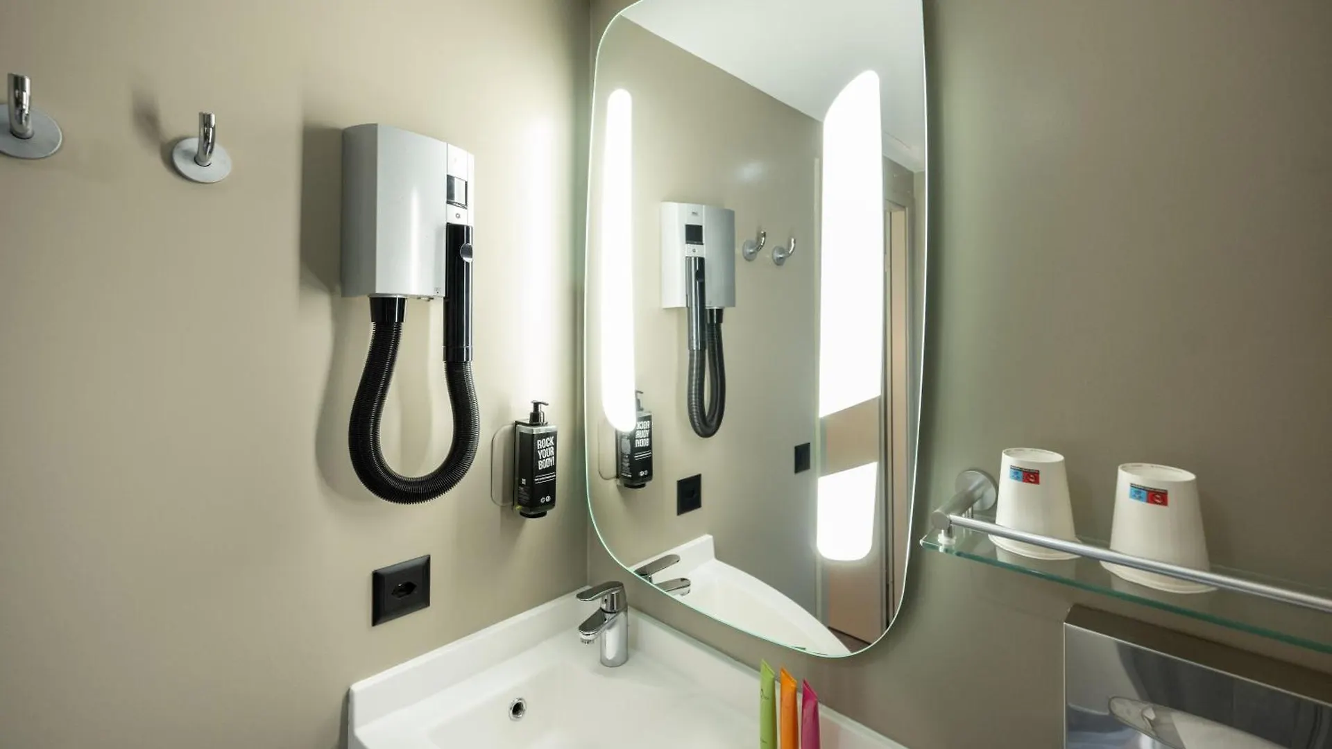 Hotel Ibis Geneve Centre Lac